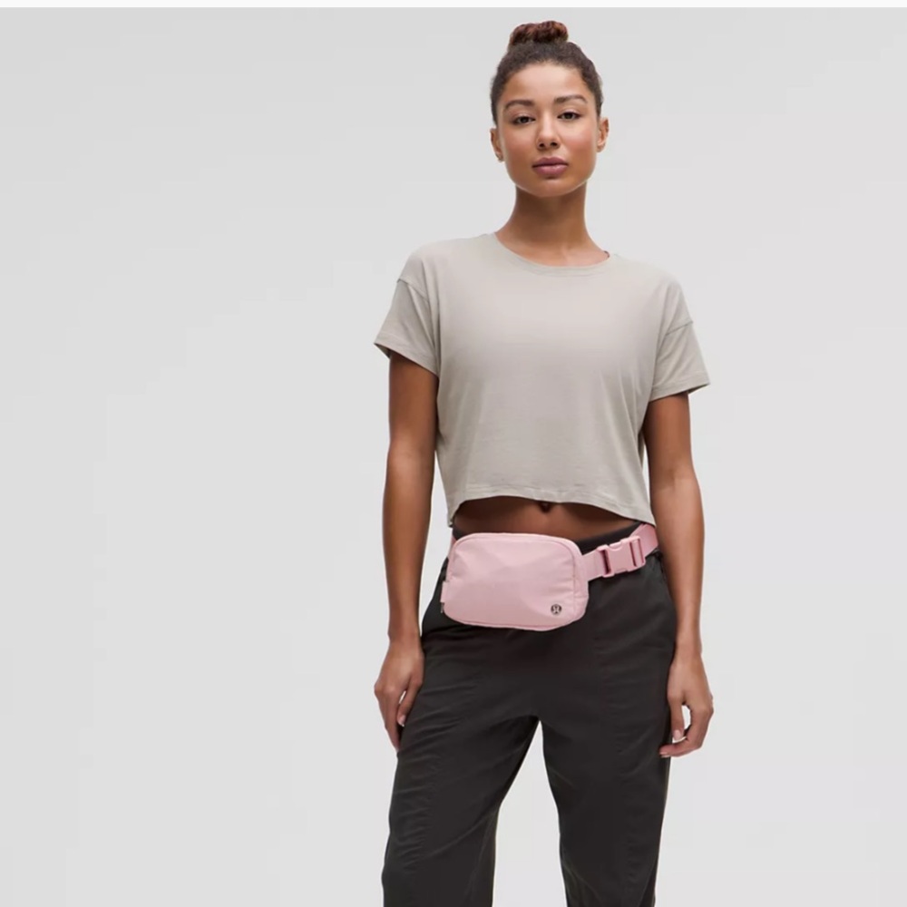 Lululemon Everywhere belt bag 1L in Deco Pink - Picture 14 of 16
